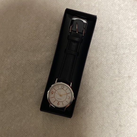 Avon Watch - Picture 3 of 3